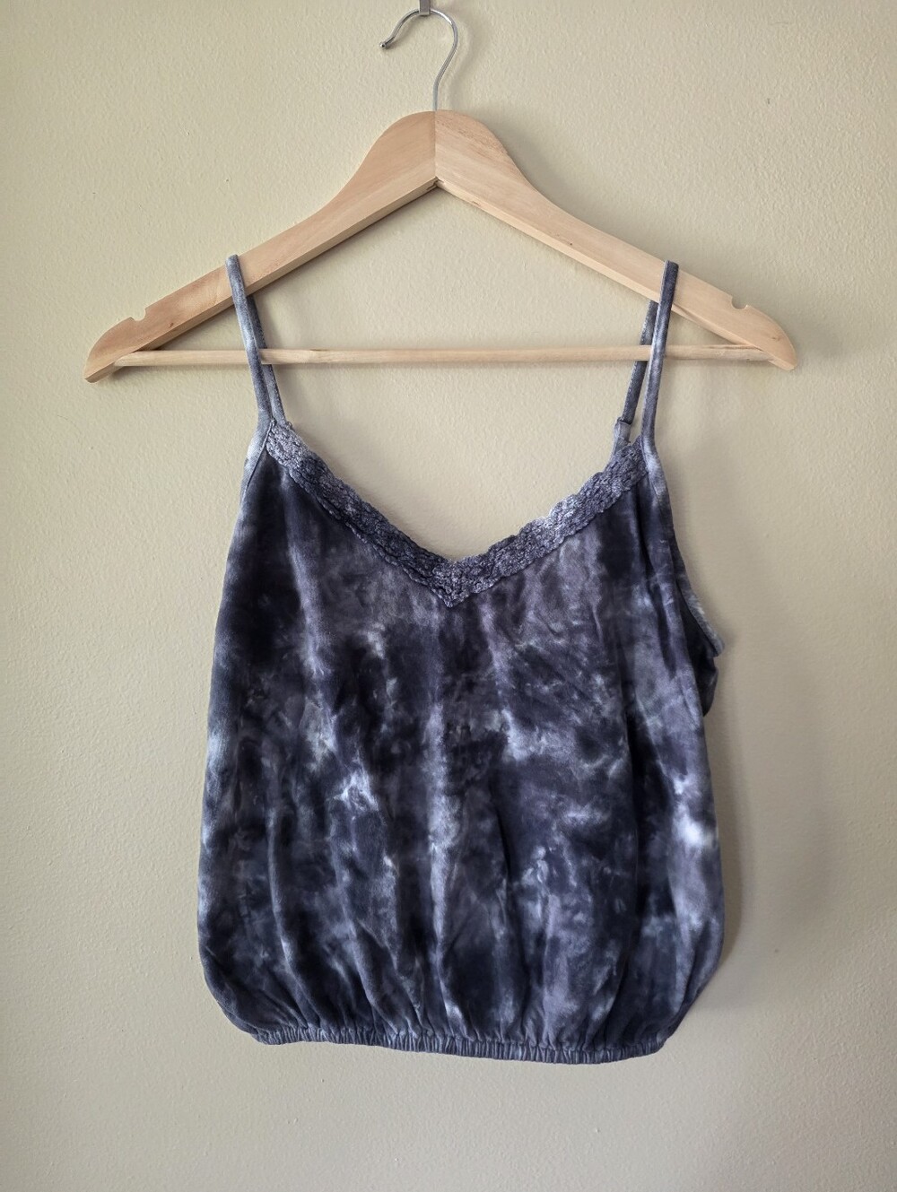 Mudd Gray Tie-Dye Lace-Trim Cami